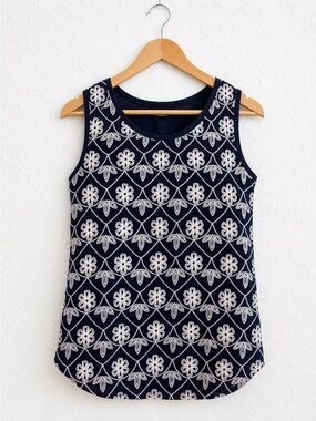 Croft & Barrow Navy Blue and White Embroidered Sleeveless Top Women’s Sz M Boho